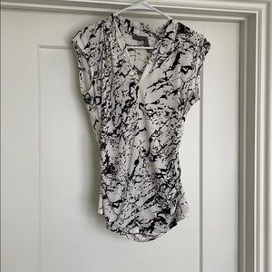 Vince camuto black and white blouse